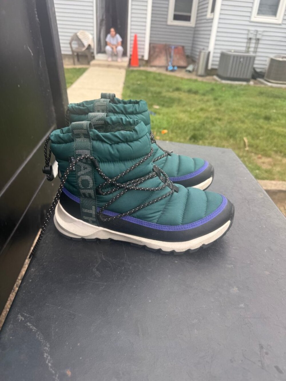 The North Face Thermoball Lace Up Waterproof Snow Boots Women's Size 9 Teal